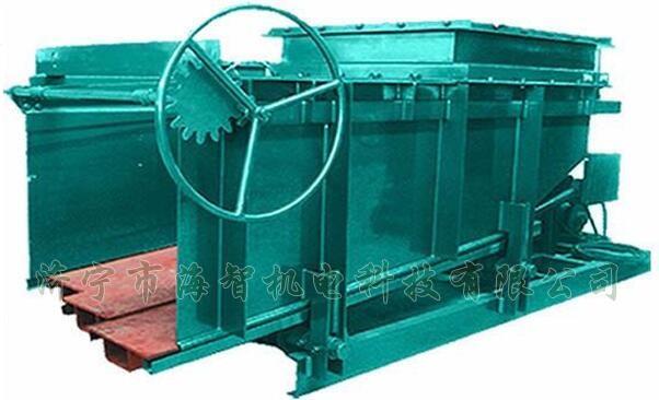 導(dǎo)料槽設(shè)有多個活動式底板，底板在回程過程中可以承受物料所帶來的摩擦力