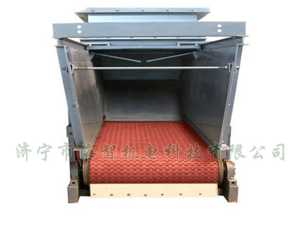 防腐蝕帶式（甲帶）給料機(jī)采用了防打滑膠帶，防止在物料輸送過程中造成撒料后果